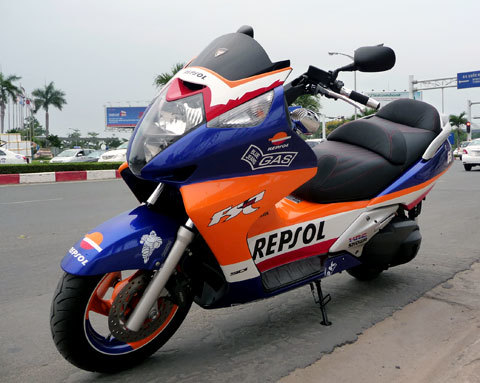  Hình ảnh Honda Silver Wing khoác ‘áo’ Repsol ở Sài Thành 