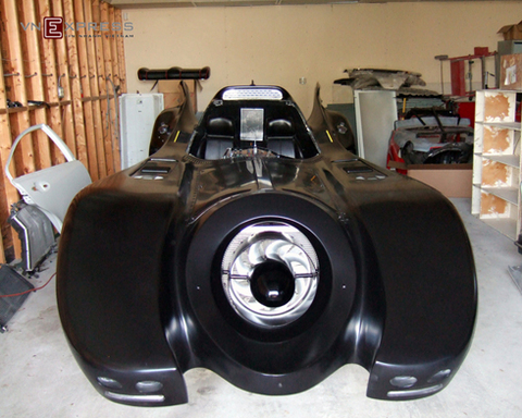  Người Việt tại Mỹ chế tạo ‘siêu xe Batmobile’ 