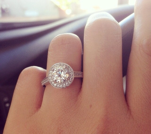 Em không muốn đeo chiếc nhẫn của người khác…