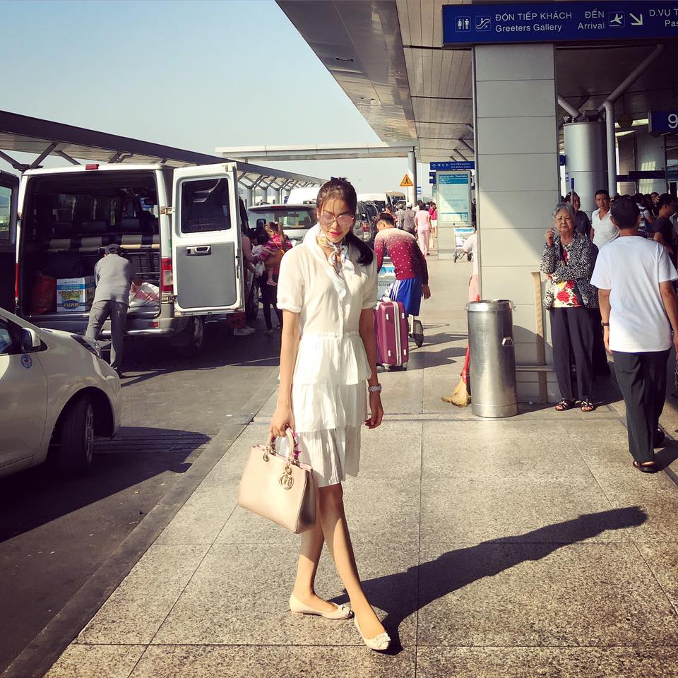 Thời trang sân bay điệu đà của Hoa hậu, Á hậu Việt