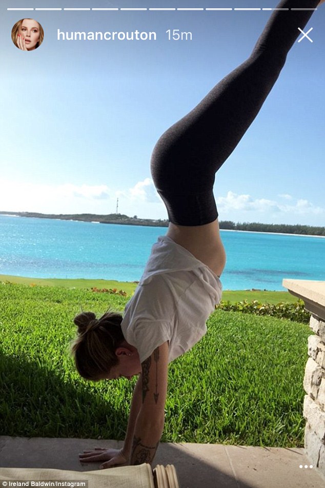 Kiều nữ “tươi mơn mởn” nhờ ăn chay, tập yoga