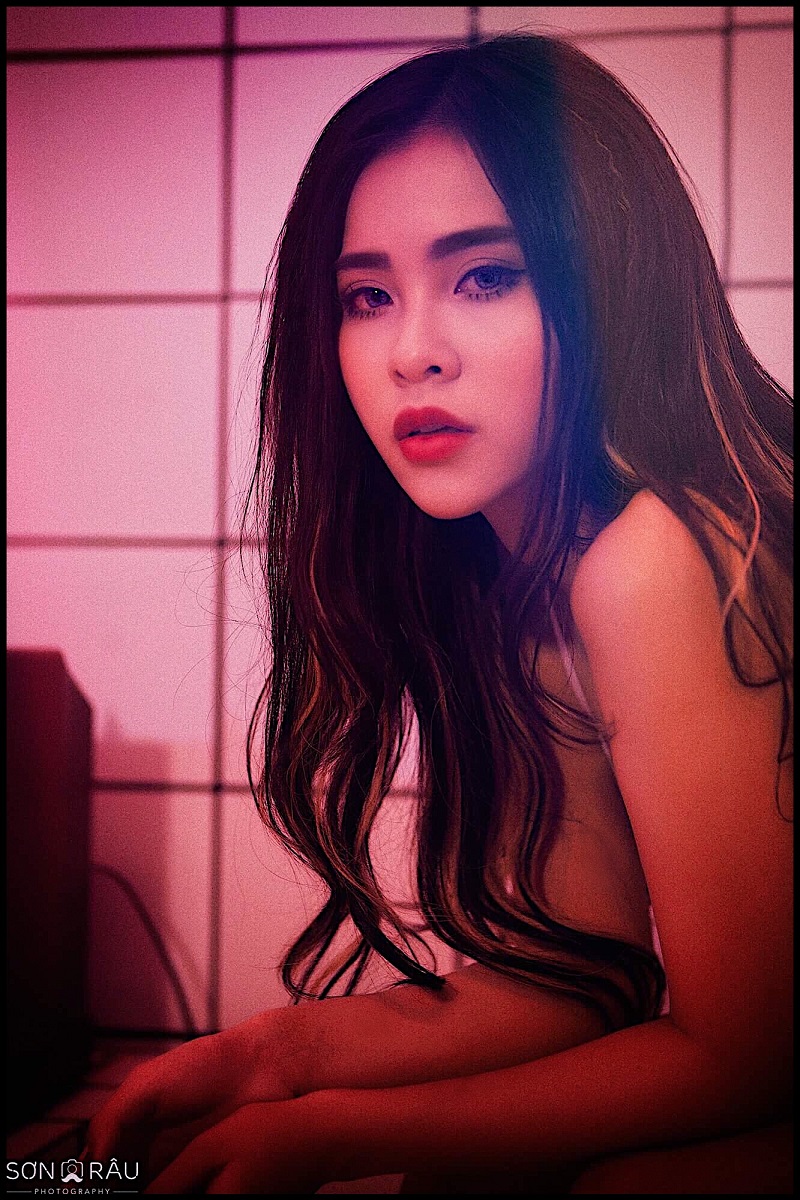 “Ngất ngây” với 3 vòng nóng bỏng của hot girl 9X Sài thành