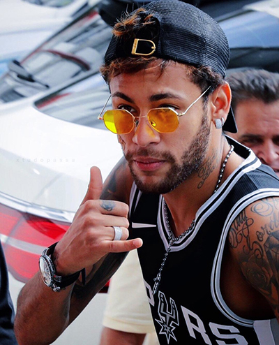  Neymar, tay chơi hàng hiệu trong dàn cầu thủ