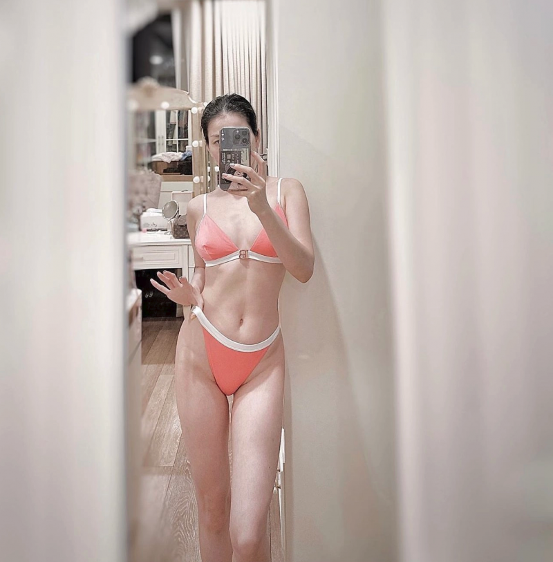Lệ Quyên diện bikini khoe body ‘hot hòn họt’