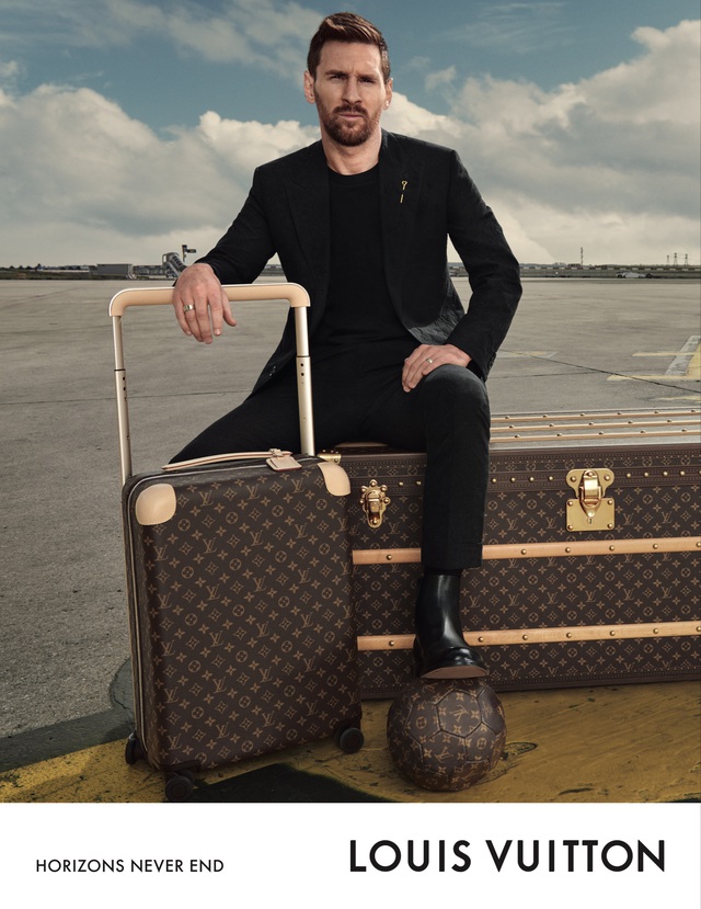 Lionel Messi làm đại diện hình ảnh cho chiếc vali đình đám của Louis Vuitton