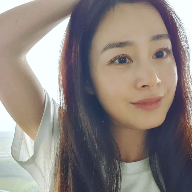 Quốc bảo Kim Tae Hee tự tin khoe nhan sắc ở tuổi 43