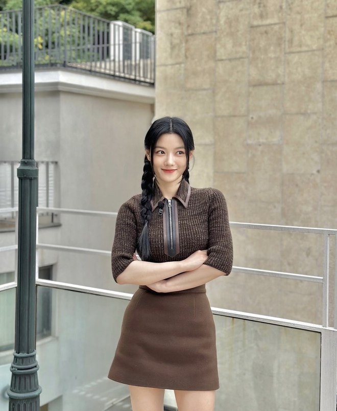 Phong cách thời trang đời thường đơn giản của Kim Yoo Jung