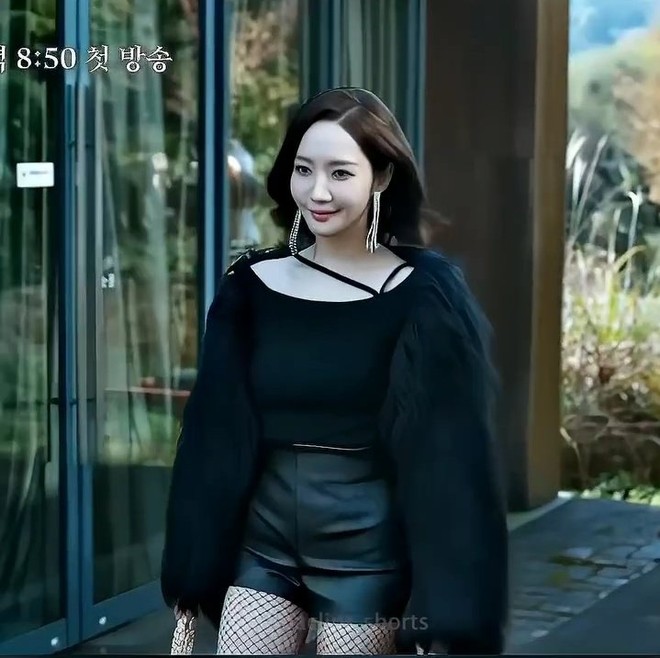Outfit ‘cực cháy’ của Park Min Young trong phân cảnh ra mắt nhà chồng