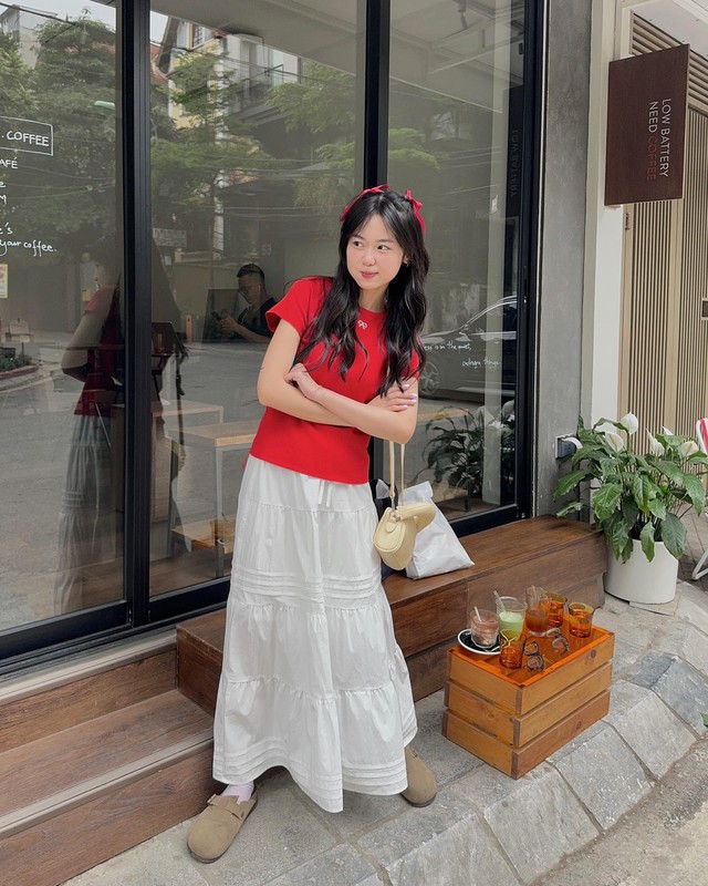 Học hỏi Yến Trang công thức diện chân váy sang - xịn - mịn