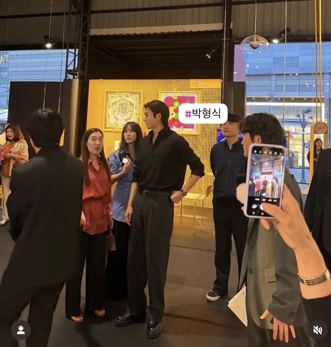 Thân hình vạm vỡ của Park Hyung-sik tại sự kiện Hermès
