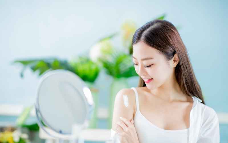Kem chống nắng trở thành vật bất ly thân của phái đẹp