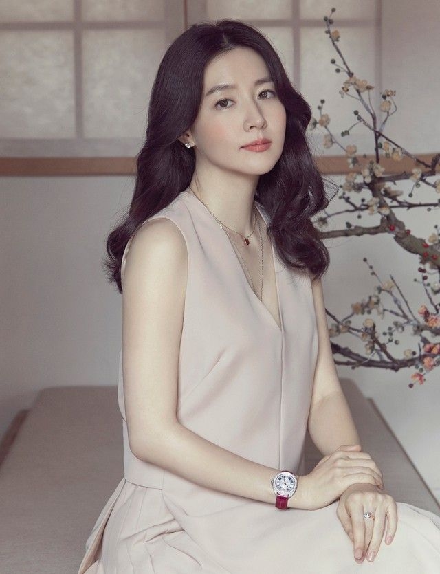 Làn da đáng ở mộ ở tuổi U60 của ‘Quốc bảo nhan sắc’ Lee Young Ae