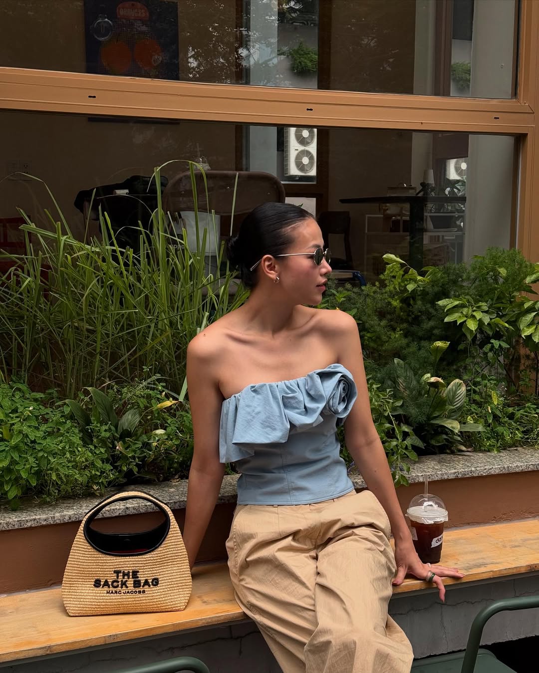 Diện thời trang đơn giản nhưng ‘bánh cuốn’ như Hoa hậu Phương Khánh