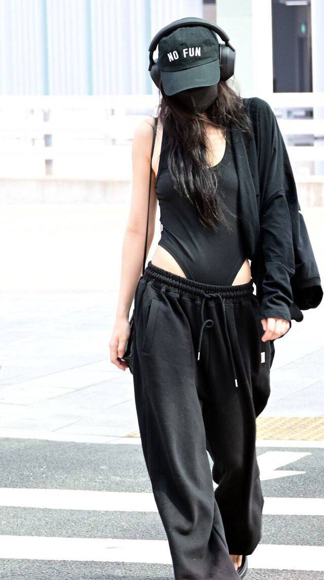 Phá cách đúng chuẩn trendsetter của Jennie