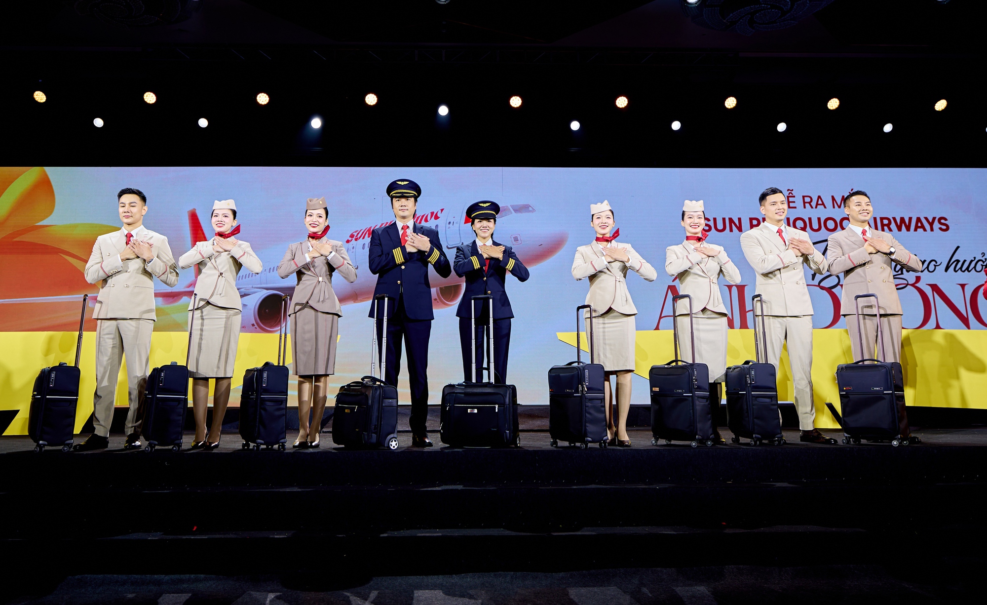 Hình ảnh đồng phục tiếp viên hàng không của Sun PhuQuoc Airways